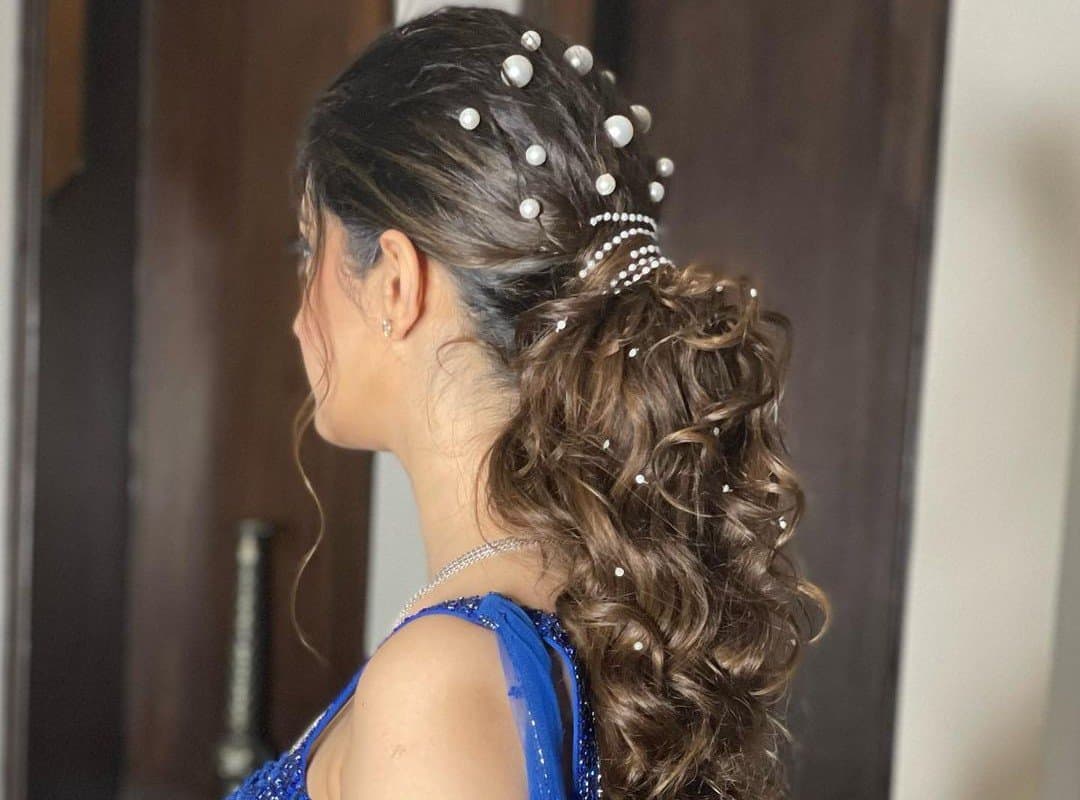 girl with brown ponytail with pearls